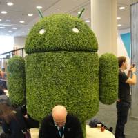 Android-themed shrubbery watches over Google\'s annual gathering of developers in San Francisco in May 2015. | AFP-JIJI