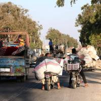 Residents return to the rebel-held town of Nawa, about 30 km north of Daraa in southern Syria, on Tuesday. | AFP-JIJI