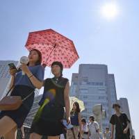 The mercury continued to hover well over 35 C in many areas of Japan on Thursday. | KYODO