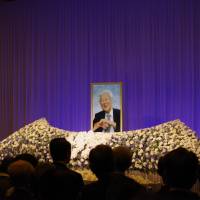 A photograph of the late Yoshio Okawara, who served as Japan\'s ambassador to the U.S. in the early 1980s, is displayed Monday during a gathering commemorating his life at Hotel Okura in Minato Ward, Tokyo. | REIJI YOSHIDA