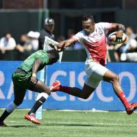 Kameli Soejima avoids a tackle by a Kenyan player to score a try during their Rugby World Cup Sevens match on Sunday at AT&amp;T Park in San Francisco. | KYODO