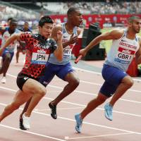 Yoshihide Kiryu (left) runs alongside Britain\'s Adam Gemili (right) during the men\'s 4x100-meter race at the IAAF Diamond League event in London on Sunday. | KYODO