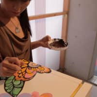 Okinawan illustrator Yukino Ikeshiro adds her signature bold colors. (Photo by Hiro Ikematsu) | PHOTO BY HIRO IKEMATSU