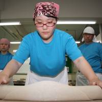 Akane Fujita (center) and other members of the soba-making club at Keishin High School in Fukui Prefecture practice for the national championship to be held in Tokyo later this month. | CHUNICHI SHIMBUN