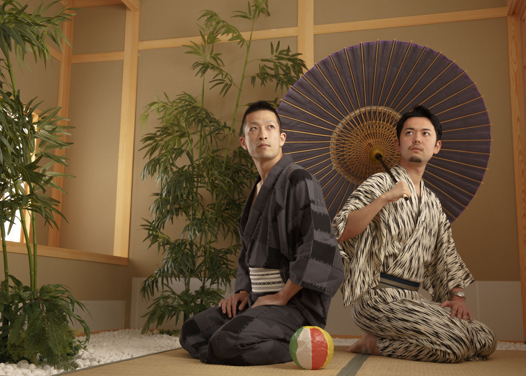 Yuichiro Okazaki (left) and Toshiyuki Niino are co-founders of a startup that operates Exit, a service that submits resignation notices to employers on behalf of clients. | SENSHI S LLC