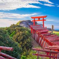 Tourists started to flock to Motonosumi-Inari Shrine in Nagato, Yamaguchi Prefecture, after CNN profiled the town as one of \"Japan\'s 31 most beautiful places.\" | GETTY IMAGES