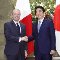 Prime Minister Shinzo Abe shakes hands with his Maltese counterpart Joseph Muscat at the Prime Minister\'s Office on Wednesday. | KYODO