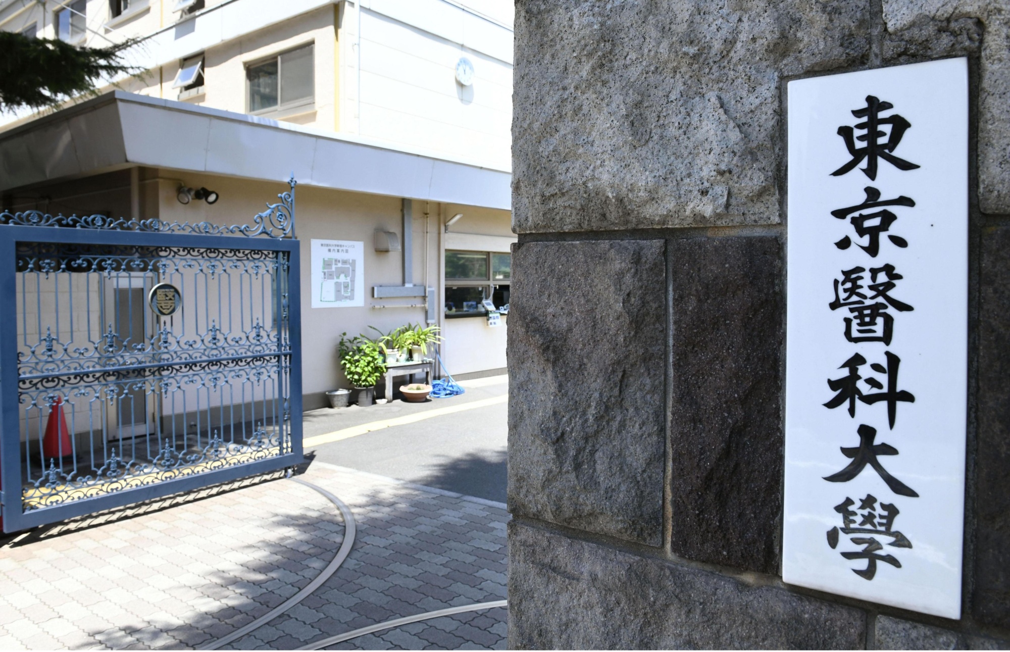 Tokyo Medical University, seen in this photo, deducted points from female applicants' entrance exams to keep the ratio of women studying at the university at about 30 percent, sources said Thursday. | KYODO