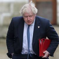 Former U.K. Foreign Secretary Boris Johnson is being investigated for a breach of conduct by the Conservative Party after saying burqa-wearing Muslim women resemble bank robbers. | AFP-JIJI