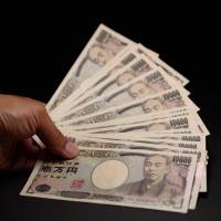 Japan\'s preference for cash may make it difficult for the BOJ to continue its policy of negative interest rates. | BLOOMBERG