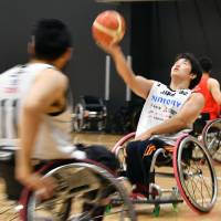 Unlike at traditional gyms, Para Arena users can practice wheelchair sports without concern over damage to the floor. | YOSHIAKI MIURA