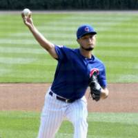 Yu Darvish pitches in a simulated game in Chicago on Tuesday. | KYODO