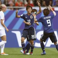 Japan\'s Riko Ueki (center) celebrates after scoring the opening goal against England in the semifinals of the FIFA U-20 Women\'s World Cup on Monday. | KYODO