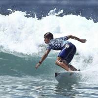 Kanoa Igarashi competes in the Vans U.S. Open of Surfing on Sunday in Huntington Beach, California. | KYODO