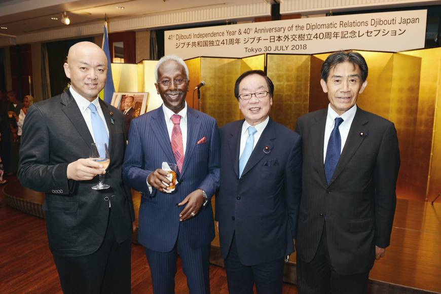 Djiboutian Ambassador Ahmed Araita Ali (second from left) poses for a photo with (from left) Manabu Horii, parliamentary vice-minister for foreign affairs; Hiromichi Watanabe, Lower House lawmaker; and Ichiro Aisawa, chairman of the Japan-African Union Friendship League, during a reception to celebrate the anniversary of the establishment of diplomatic relations between Djibouti and Japan at the Hotel New Otani Tokyo on July 30.