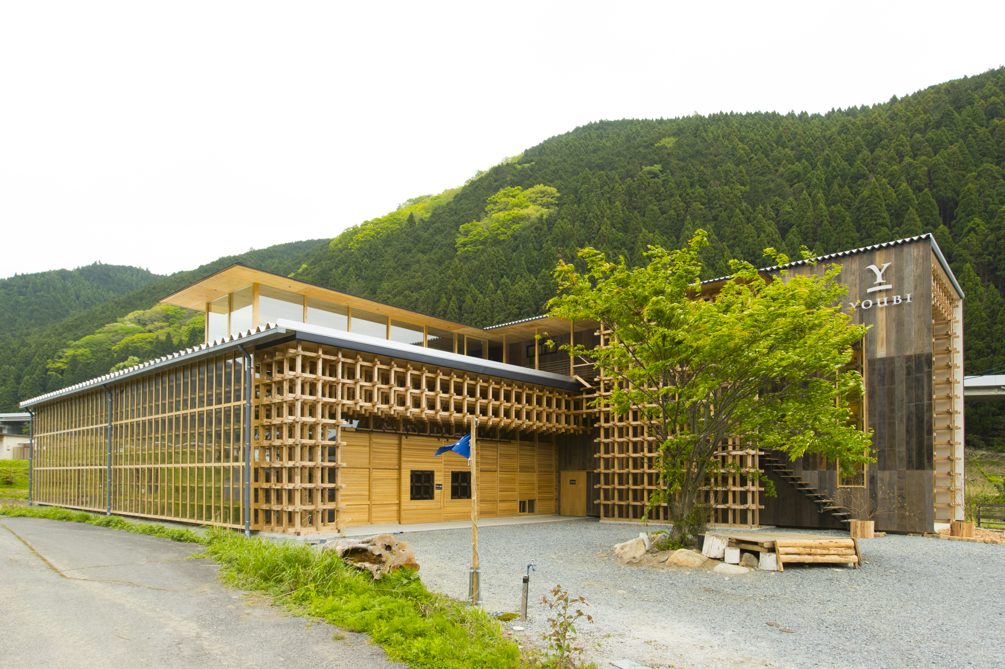 Completed in March, Youbi's new studio in Nishiawakura, Okayama Prefecture,  is made of cedar. | YOUBI CO.