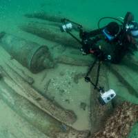 Divers are seen during the discovery of a centuries-old shipwreck, in Cascais, Portugal, in this handout photo released Monday. | AUGUSTO SALGADO / CASCAIS CITY HALL / HANDOUT / VIA REUTERS