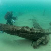 Divers are seen during the discovery of a centuries-old shipwreck, in Cascais in this handout photo released Monday. | AUGUSTO SALGADO / CASCAIS CITY HALL / HANDOUT / VIA REUTERS