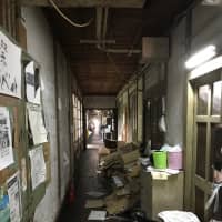 Although residents are supposed to get together every Sunday to clean up Yoshida Dormitory, the corridors tend to be messy and dirty. | VICTOR CHAIX