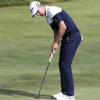 Justin Rose misses a birdie putt-attempt on the ninth hole during the first round of the Dell Technologies Championship in Norton, Massachusetts, on Friday. | KYODO
