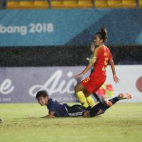 Yuika Sugasawa (center) scores the winning goal against China in the women\'s soccer final at the Asian Games on Friday night. | AP
