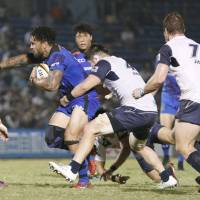 Panasonic\'s Digby Ioane carries the ball against Yamaha in a Japan Rugby Top League match on Saturday at Prince Chichibu Memorial Rugby Ground. The Wild Knights beat Jubilo 15-0. | KYODO