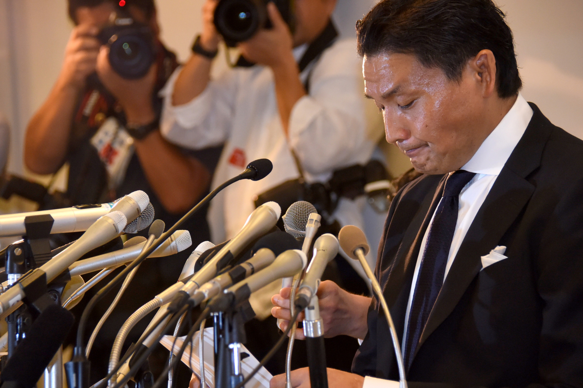 Takanohana holds a news conference in Tokyo's Roppongi district on Tuesday. | SATOKO KAWASAKI