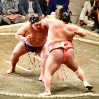 Rikishi like sekiwake Mitakeumi (left) are known by their last name. But all wrestlers also have a first name. Mitakeumi\'s is Hisashi. | NIKKAN SPORTS