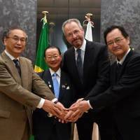 Brazilian Ambassador Andre Correa do Lago (second from right) poses for a picture with (from right) Latin American and Caribbean Affairs Bureau Director-General Takahiro Nakamae; Takeo Kawamura, vice chairman of the Japan-Brazil Parliamentary Friendship League; and Toyojiro Hida, director of the Tokyo Metropolitan Teien Art Museum, during a reception to celebrate Brazil\'s national day at the Tokyo Metropolitan Teien Art Museum on Sept. 7. | YOSHIAKI MIURA