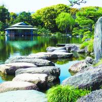 Koto Ward\'s Kiyosumi Gardens with landscaping stones from all over Japan. | TOKYO METROPOLITAN GOVERNMENT