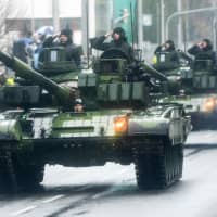 Czech soldiers salute during an army parade on Sunday in Prague to mark the 100th anniversary of the Czechoslovak state\'s creation in 1918. | AFP-JIJI