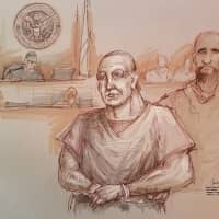 Cesar Altieri Sayoc, accused of mailing 14 pipe bombs to prominent critics of U.S. President Donald Trump, appears handcuffed in federal court to answer charges against him in an artist\'s sketch in Miami Monday. | DANIEL PONTET / VIA REUTERS