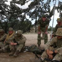 Britain\'s Prince William (center) listens to Irish Soldiers during his visit to the 1st Battalion the Irish Guards Battle group, training under the British Army Training Unit Kenya (BATUK), in his role as Colonel of the Regiment in Laikipia on Sunday. | AFP-JIJI