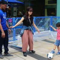 Hitomi Takanashi, 33, and her daughter, Kaname, 4, play soccer with their eyes covered. | MAGDALENA OSUMI