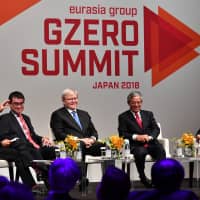 Foreign Minister Taro Kono (second from left), former Australian Prime Minister Kevin Rudd (center), Vietnam Vice Minister Pham Quang Vinh (second from right) and Keiko Honda, CEO of the Multilateral Investment Guarantee Agency of the World Bank Group, at a panel discussion moderated by the Eurasia Group\'s Ian Bremmer for the G-Zero Summit in Tokyo on Wednesday. | YOSHIAKI MIURA