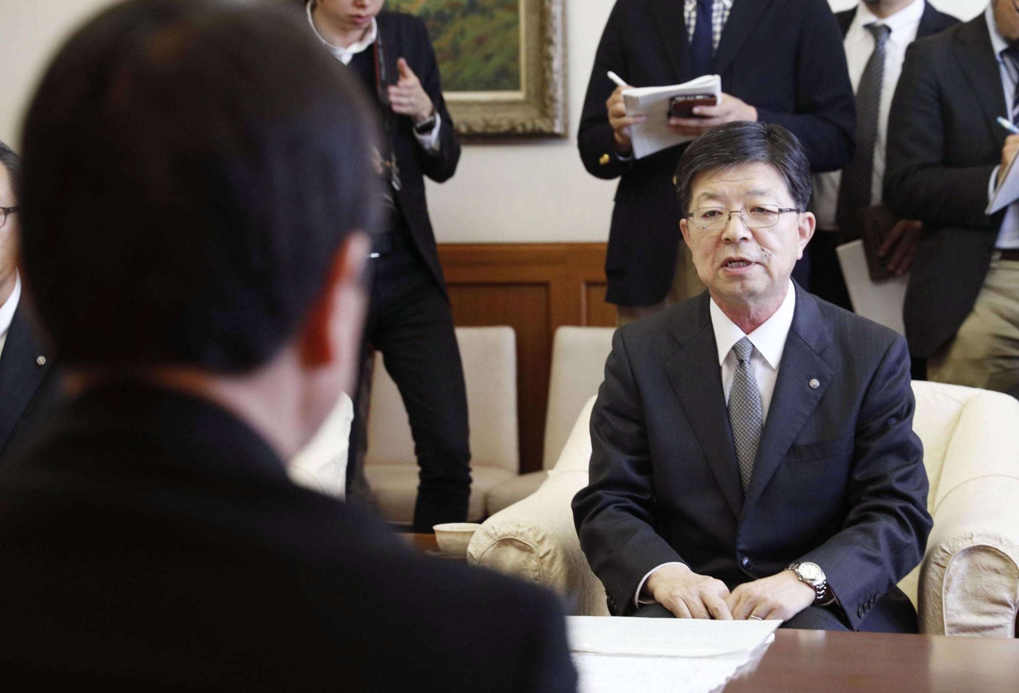 Tohoku Electric Power Co. President Hiroya Harada explains the decision to scrap the idled No. 1 unit at its Onagawa nuclear power plant during a meeting at the Miyagi Prefectural Government office on Thursday. | KYODO