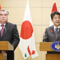 Prime Minister Shinzo Abe and Tajikistan\'s President Emomali Rahmon hold a joint news conference Friday following their talks at the Prime Minister\'s Office. | KYODO