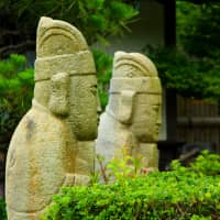 Looking back on history: Korean-style statues in Shotoen garden on the island of Shimokamagari. | ANGELES MARIN CABELLO