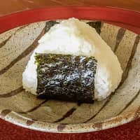 New-harvest rice at its best: A shio musubi (salted rice ball) made with shinmai rice. | MAKIKO ITOH