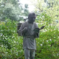Role model: A statue of Ninomiya Kinjiro sits in the grounds of a temple in Odawara, Kanagawa Prefecture. | TAK1701D / CC BY-SA 3.0