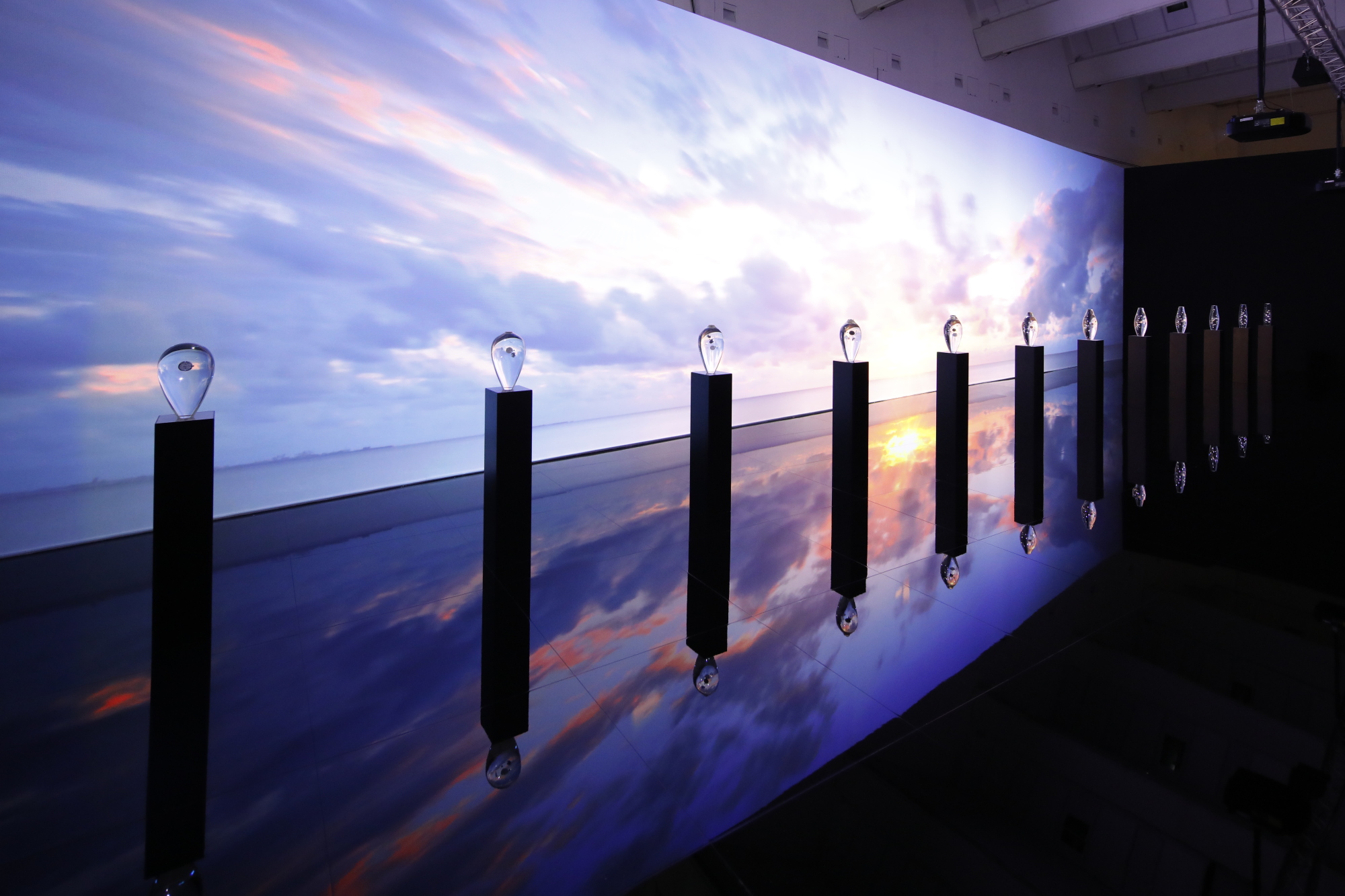 The 'Approach to Time.' installation designed by Takt Project involves 12 acrylic objects and stunning movie footage projected on the screen behind. | GRAND SEIKO