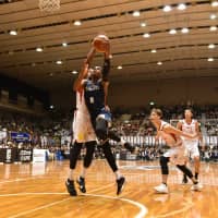 Yokohama\'s Amanze Egekeze scored a team-high 23 points on Wednesday against Toyama. | B. LEAGUE