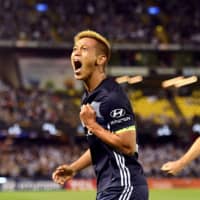 Melbourne Victory\'s Keisuke Honda celebrates after scoring his first goal in Australia in an A-League match against Melbourne City on Saturday. | AFP-JIJI