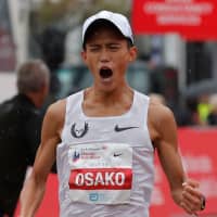 Suguru Osako reacts after finishing third in the Chicago Marathon on Sunday. British athletics star Mo Farah won the men\'s title on Sunday in an unofficial time of 2 hours, 5 minutes and 11 seconds. | AFP-JIJI