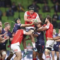 The Sunwolves\' James Moore wins a lineout during a Super Rugby match against the Rebels on May 25 in Melbourne, Australia. | KYODO