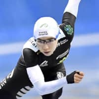 Nao Kodaira competes in the women\'s 500-meter race at the Japan Cup on Friday in Nagano. Kodaira won with a time of 37.78 seconds. | KYODO