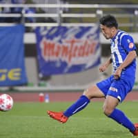 Montedio\'s Toyofumi Sakano scores his team\'s third goal during the J2 side\'s 3-2 upset of Frontale in the Emperor\'s Cup quarterfinals on Wednesday in Tendo, Yamagata Prefecture. | KYODO