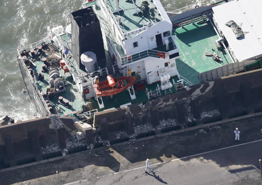 A freighter slammed into a seawall in Kawasaki on Monday after Typhoon Trami hit the area. 