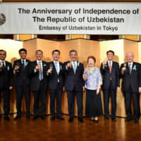 First Deputy Chairman of the Senate of Uzbekistan Sodiq Safoev (fifth from right) poses for a photo with Kyoko Nakayama (fourth from right), a member of the Japan-Uzbekistan Parliamentary League; Mikio Sasaki (right), chairman of the Uzbek-Japan Economic Committee; Ryoji Noyori (second from right), winner of the 2001 Nobel Prize in chemistry; and Uzbekistan Ambassador Gayrat Fazilov (second from left) at a reception to celebrate Uzbekistan\'s independence day at Hotel Okura Tokyo on Sept. 12. | YOSHIAKI MIURA