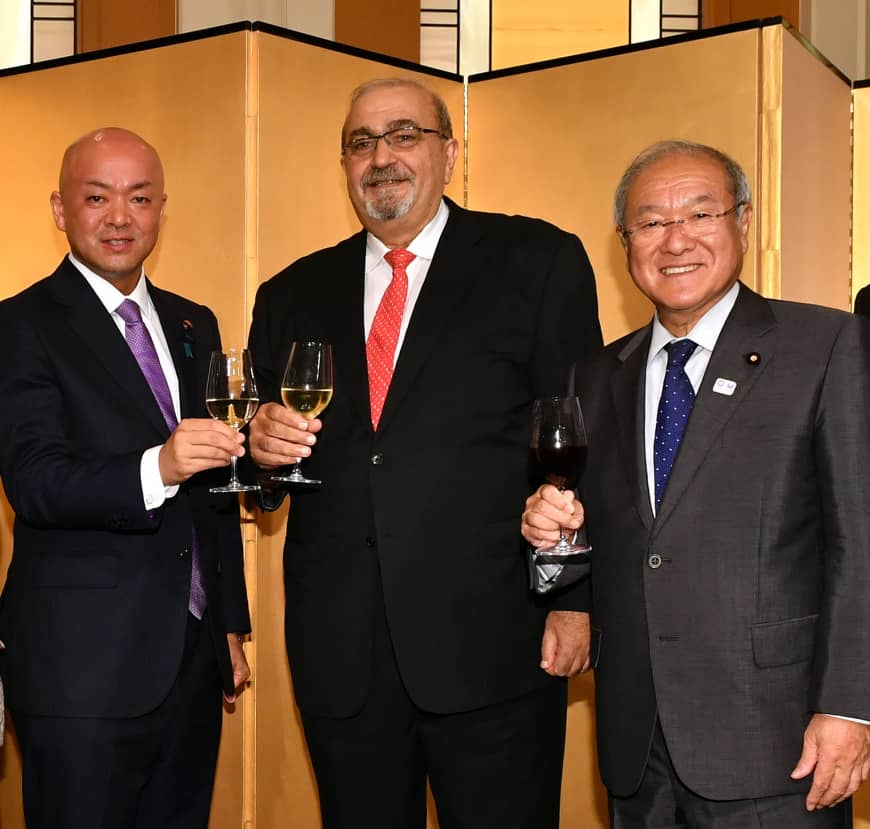Armenian Ambassador Grant Pogosyan (center) joins Parliamentary Vice-Minister for Foreign Affairs Manabu Horii (left) and Chairman of Japan-Armenia Friendship Parliamentary Friendship League Shunichi Suzuki (right) during a reception to celebrate of the 27th Anniversary of Independence of the Republic of Armenia at Hotel OkuraTokyo on Sept. 21.